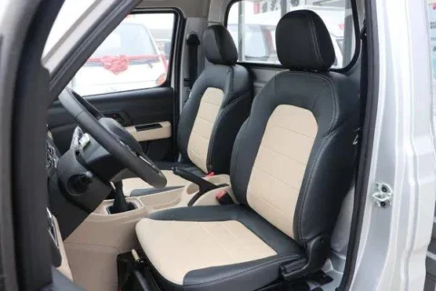 2026 Xinbao T3 PLUS front seats and center console