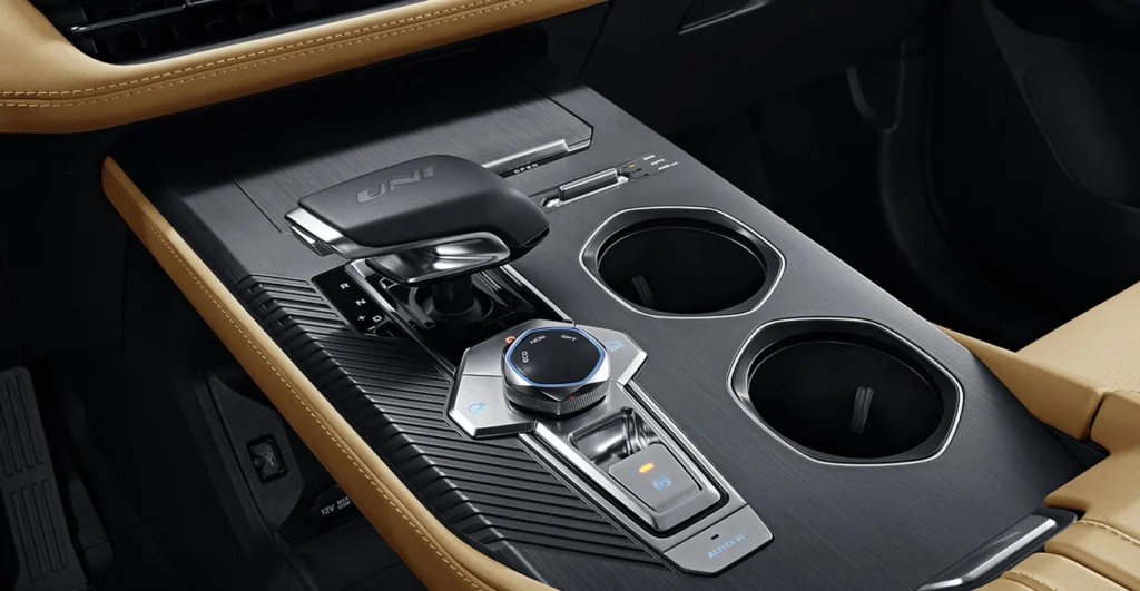 Changan UNI-K automatic transmission selector and centre console