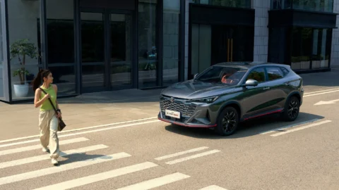 2026 X5 PLUS front three-quarter exterior