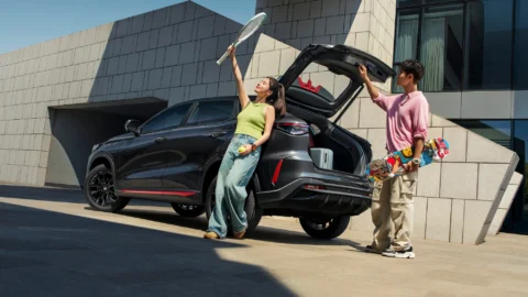 2026 X5 PLUS open tailgate and cargo access