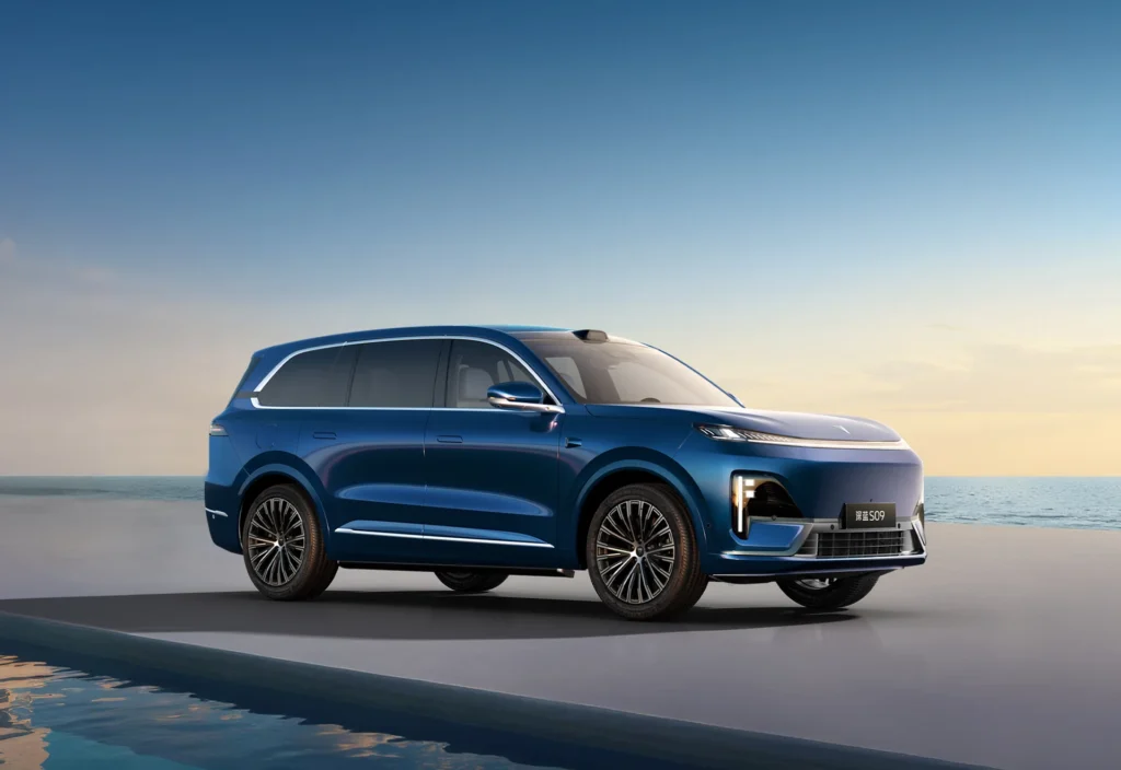 2026 S09 side exterior