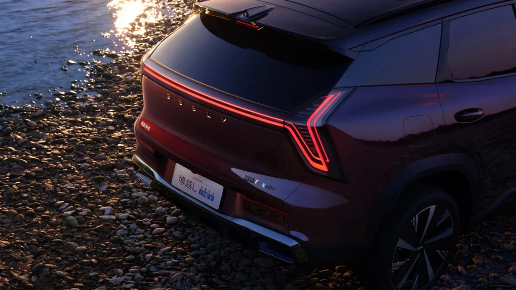 2026 Geely Boyue L rear light and tailgate