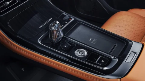 2026 Geely Boyue L gear selector and center console