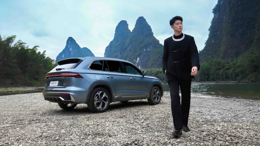 2026 Geely Xingyue L rear three-quarter view