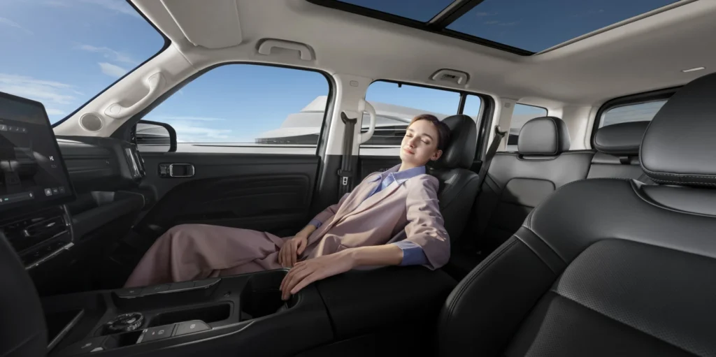 2025 Haval Raptor Gasoline front and rear seating cabin