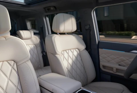 2026 Traveller C-DM front seats