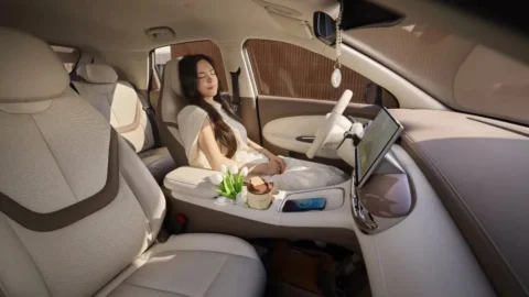 Wuling Bingo Pro front seats, dashboard and floating center console
