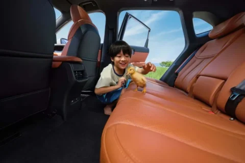 2025 Wuling Starlight S orange rear seats and passenger legroom